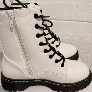 New white lace up platform combat boots size 7